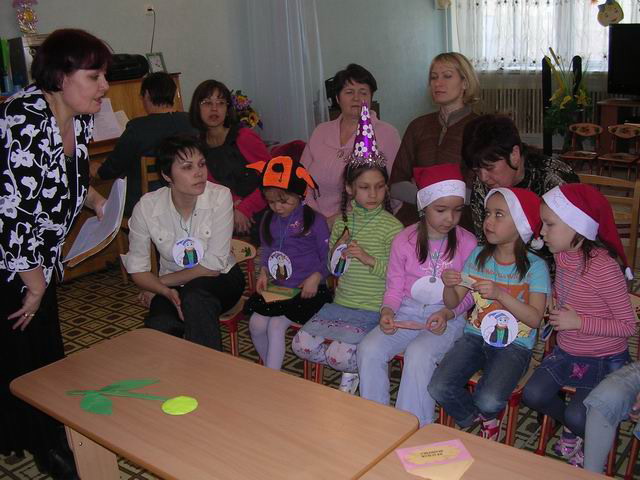 В детском саду № 116 состоялось занятие для дошкольников и их родителей «Сказки круглый год»